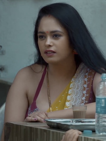 Actress Ritu Rai as Bharti's Friend