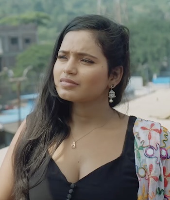 Neha Gupta as Reena in ullu web series 'Desi Kisse Na Umra ki Seema Ho'