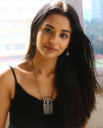 Anjali Barot as Vanshika in amazon mini tv series hustlers