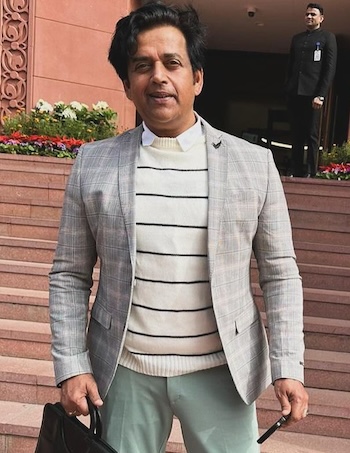 Ravi Kishan as a Lawyer in Netflix comedy series Maamla legal hai - 2024