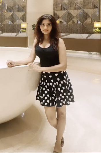 Simran Kapoor as Sonali (Sona) in Ullu web series Chehraa 2024