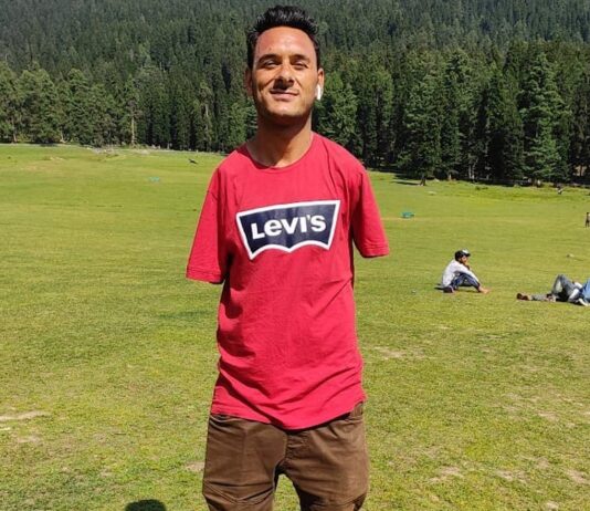 Amir Hussain Lone armless cricketer