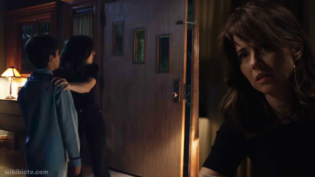 Ana sees her son Chris trying to open the door while sleepwalking