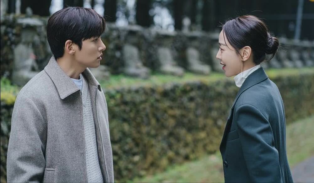 Cho Sam-dal (Samdalri) meets her ex-boyfriend Cho Yong Pil in her village