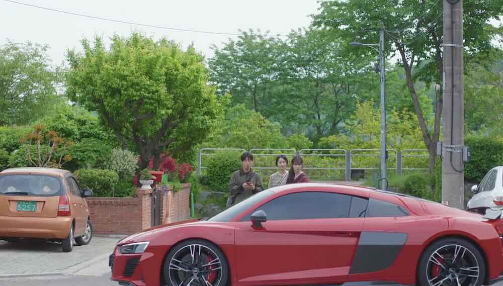Episode 4 - Lee Ji-Han comes in an expensive car scene