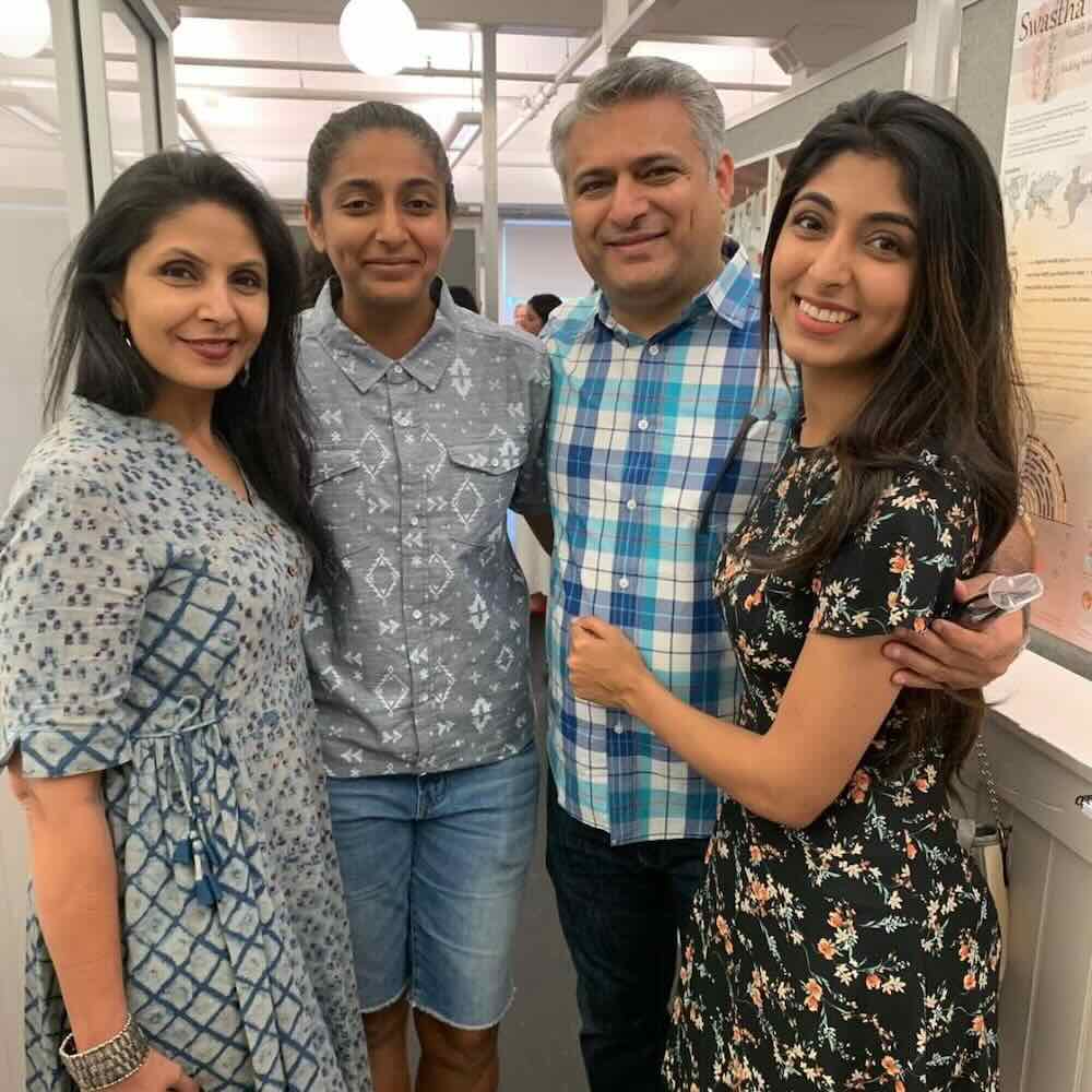 Esha Oza with her parents and sister Mansi