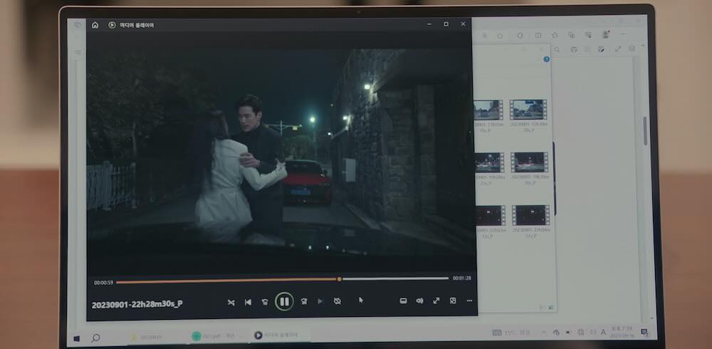 Episode 8 Scene - Eun Soo-hyun finds a dashcam recording implicating her husband and Han Yu-Ri