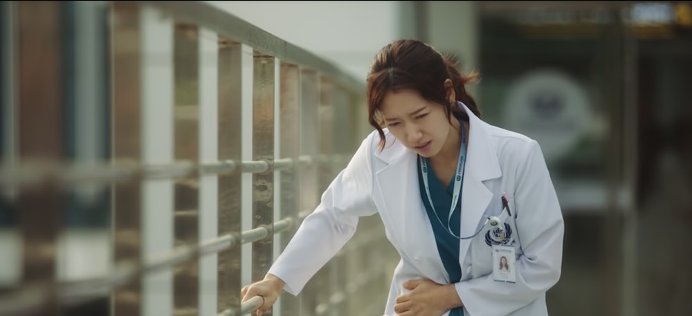 Doctor Slump Episode 1 Opening Scene - Nam Ha-Neul experiencing intense pain and Collapses on the road
