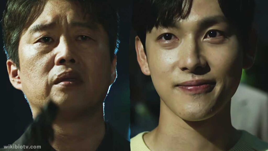 Unlocked movie scene where Detective Woo Ji-Man talks to Jun-Yeong, and Jun-Yeong just smiles creepily
