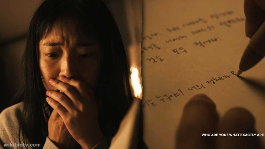 A scene from web series when Parasite communicates to Jung Soo In through a diary.