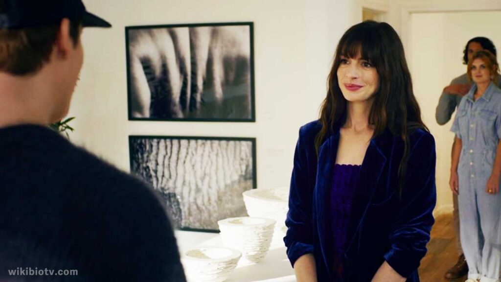 The scene from movie 'The Idea of You' where Hayes Come To Solène’s Art Gallery
